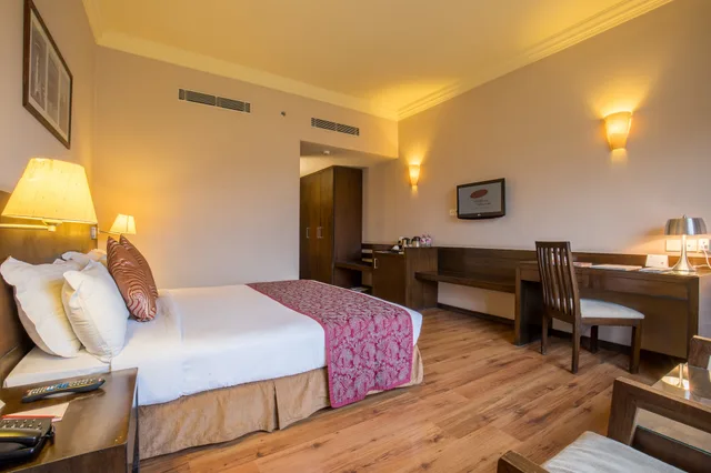 غرفة ديلوكس بسرير كينج، Pokhara Grande 9/10