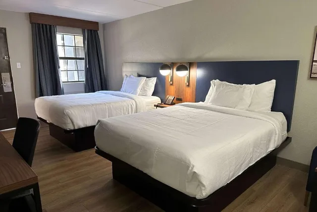 Deluxe, La Quinta Inn Huntsville Research Park 2/4
