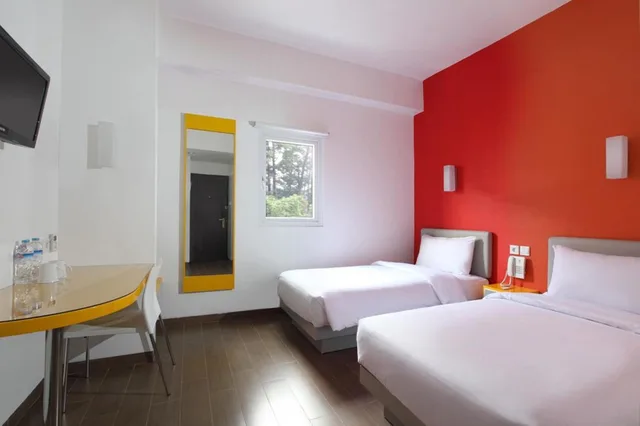 Smart Room Twin, Hotel Amaris Cihampelas 2/6