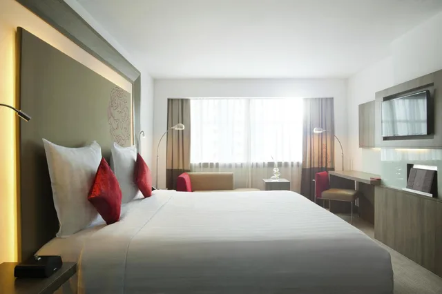 Executive, Double Bed, Novotel Jakarta Gajah Mada 2/9