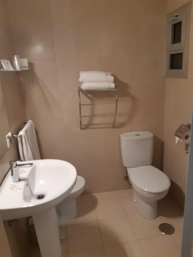 غرفة بسرير مزدوج بشرفة، Hotel Condestable 4/5