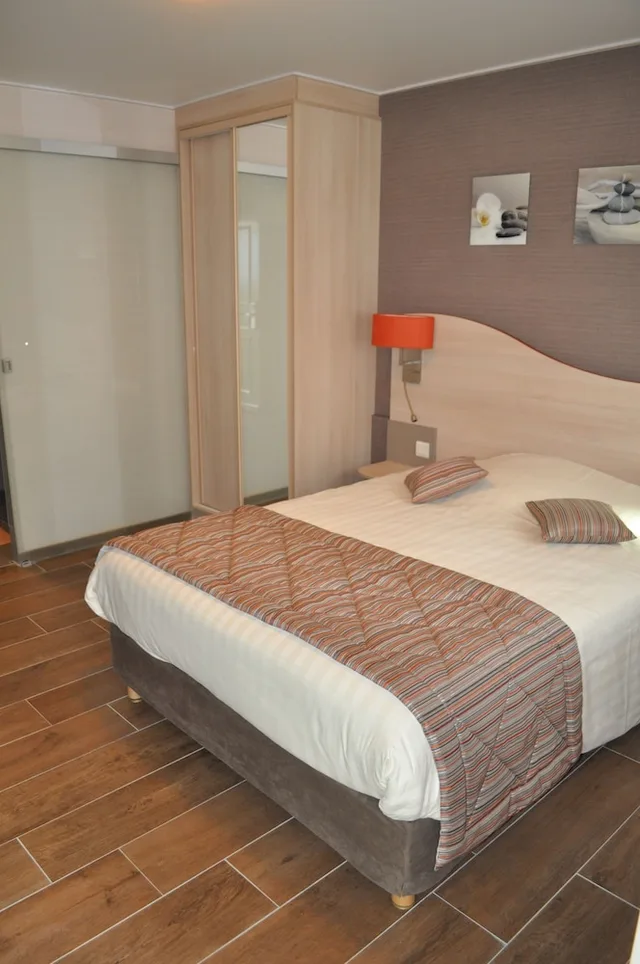غرفة كومفورت بسرير مزدوج، Hotel Au Tambour 2/8