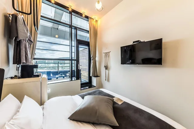 غرفة بسرير مزدوج بشرفة، H Avenue 2/10