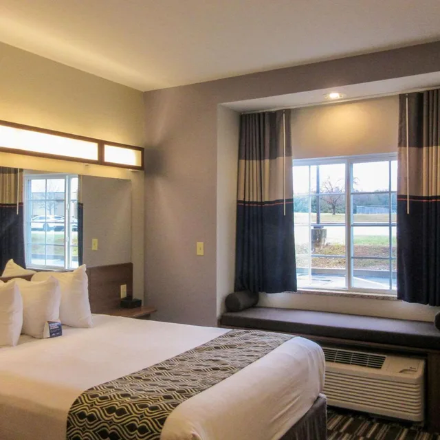 جناح بسرير كوين لذوي الإعاقة، Quality Inn & Suites Caldwell I-77 1/4