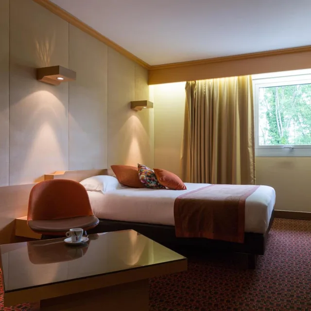 غرفة عائلية، Hotel The Originals du Beryl Lons-le-Saunier - Restaurant Le Loft 4/6