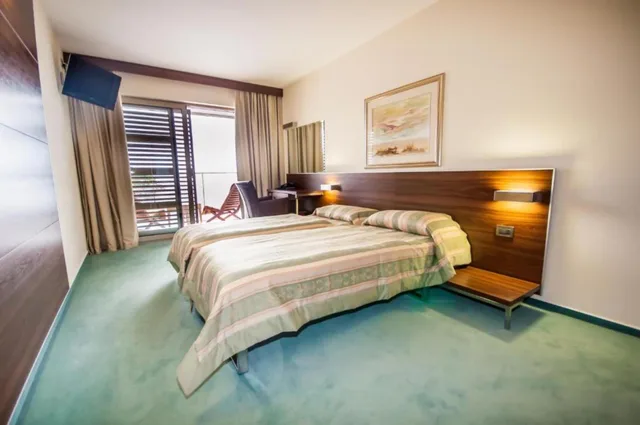 غرفة سوبيريور بإطلالة على البحر بشرفة، Hotel Bozava Maxim 1/2