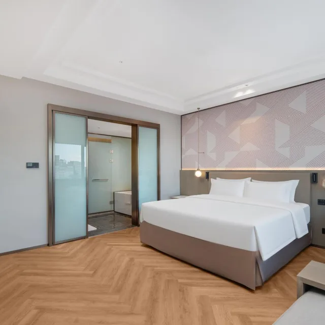 غرفة بسرير كينج بإطلالة على المدينة للمدخنين، Crowne Plaza City Center Ningbo 1/3