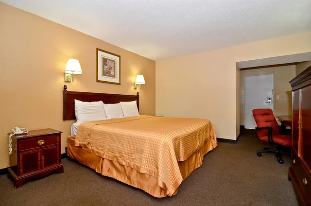 Room, Queen Bed, Americas Best Value Inn Smithfield 2/4