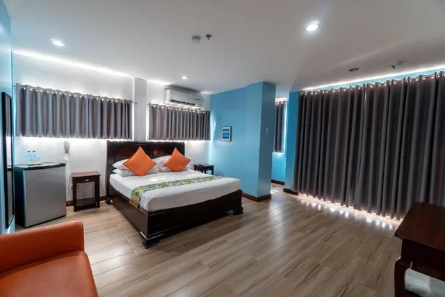غرفة سوبيريور بسرير كوين بشرفة، One Averee Bay Hotel 1/2