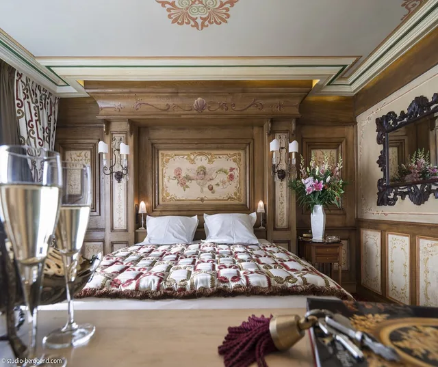 Grand, Apartment, 1 Queen and 4 Single Beds, Hotel de la Loze 1/1