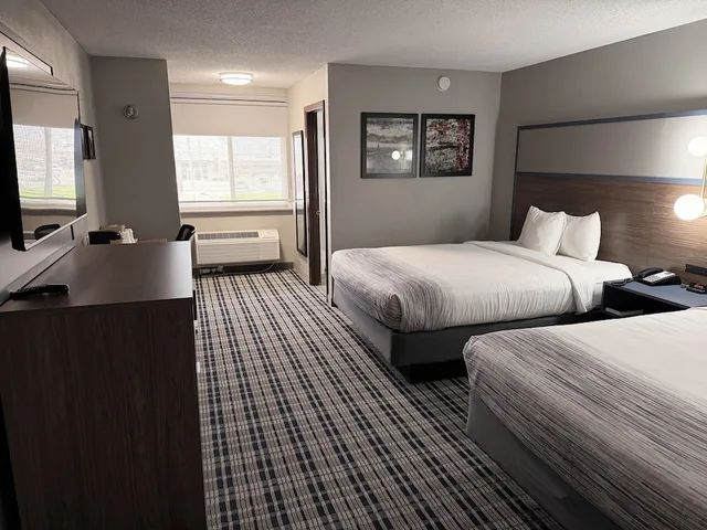 Room, 2 Queen Beds, Pool Side، AmericInn by Wyndham Appleton Downtown 5/10
