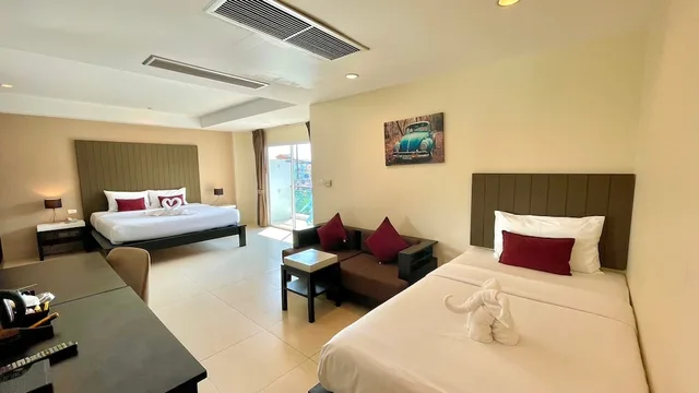 غرفة ديلوكس بسرير كينج وسرير فردي، Baramee Resortel 2/5