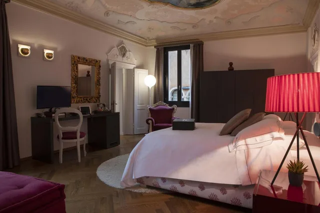 جناح جونيور بسرير كينج بإطلالة على القناة بشرفة، Hotel Corte di Gabriela 3/5