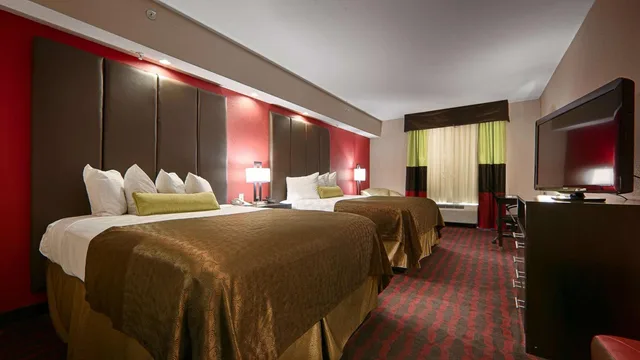 جناح بريميوم بسريرين كوين، Best Western Plus Cushing Inn & Suites 1/1