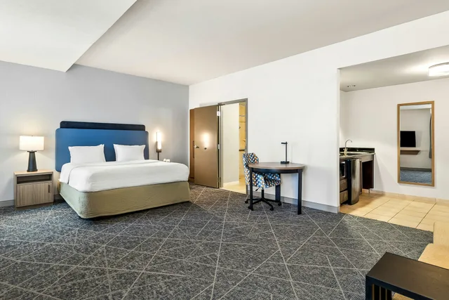 استوديو بسرير كينج لذوي الإعاقة، Hampton Inn Suites Merced 1/2