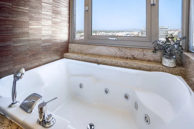 The Level, Junior Suite, King Bed, Panoramic View، Melia Madrid Princesa Hotel 8/10