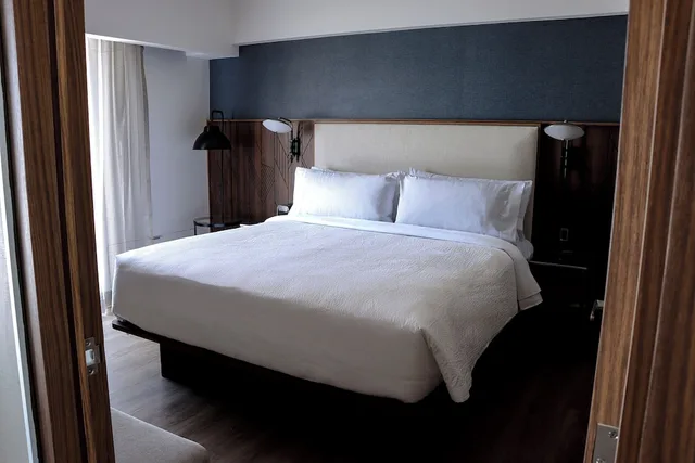 جناح جونيور بسرير كينج بإطلالة على المدينة مع أريكة، Courtyard By Marriott Puebla Las Animas 10/10