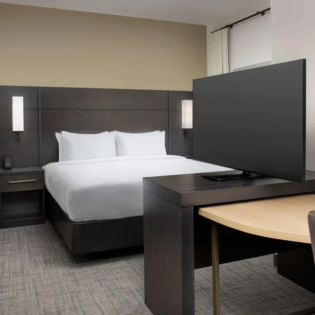 استوديو بسرير كينج بإطلالة على الحديقة مع أريكة، Residence Inn by Marriott Miami Northwest 2/5