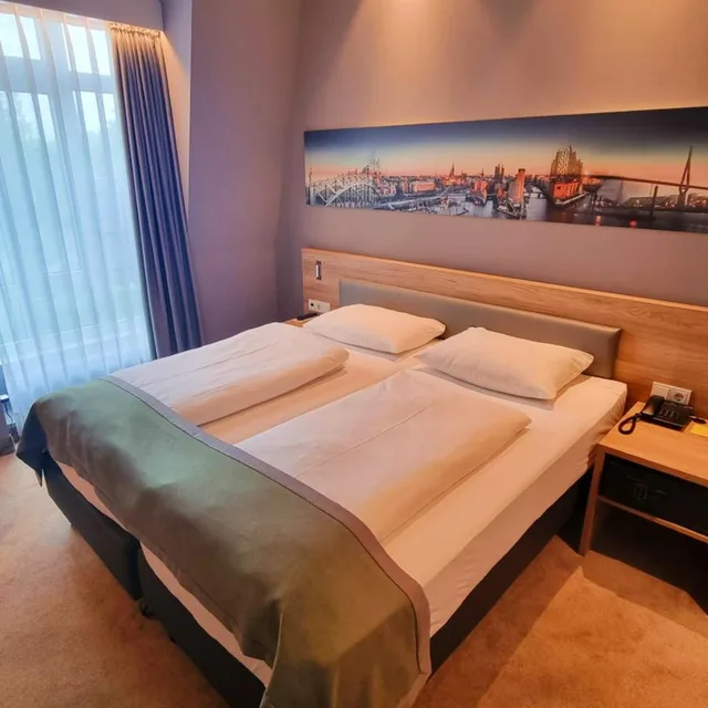 Suite, King Bed, Balcony, Hotel Panorama Hamburg-Harburg 3/9