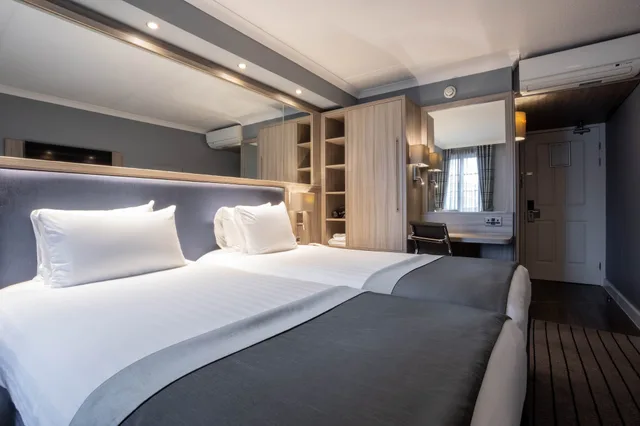 غرفة قياسية بسريرين منفصلين، Holiday Inn Glasgow City Centre Theatreland, an IHG Hotel 1/10