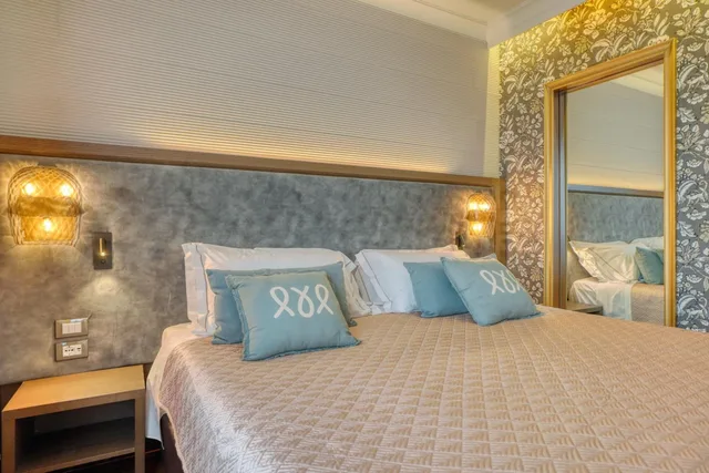 Deluxe, Suite, Partial Lake View, Balcony, Palazzo Della Scala 3/5