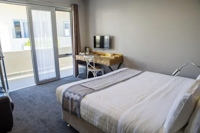 غرفة بسرير كينج بإطلالة على المسبح، Maand Up Accommodation 1/8