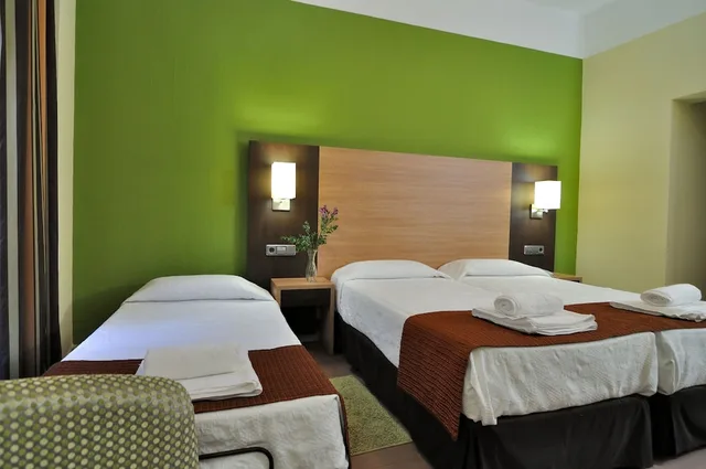 غرفة عائلية ثلاثية بثلاثة أسرّة، Hostal Ballesta 6/9
