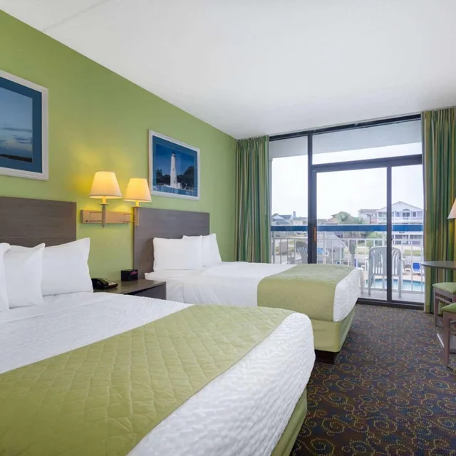 غرفة قياسية بسريرين مزدوجين بإطلالة على المسبح، Travelodge by Wyndham Outer Banks/Kill Devil Hills 2/6