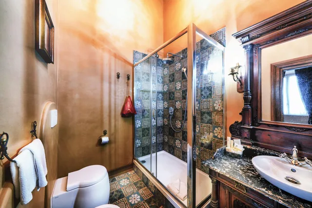 Grand, Executive, Suite, Courtyard View, Navona Grand Suite 4/4