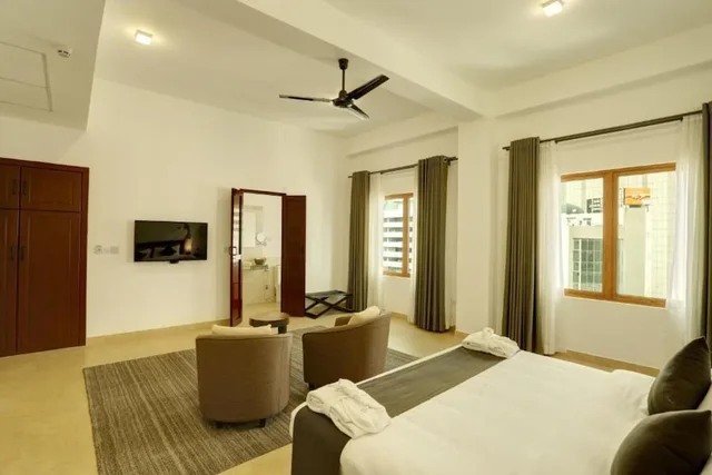 Premium, Queen Bed, Ocean View, Morven Hotel Colombo 2/5
