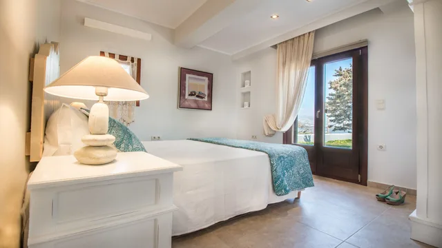 شقة بسريرين منفصلين بإطلالة على البحيرة بغرفتي نوم مع أريكة، Gratsias Luxury Apartments 4/5