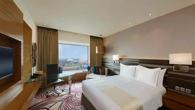 غرفة بسرير كينج بإطلالة على المدينة للمدخنين، Holiday Inn Jaipur City Centre by IHG 1/3
