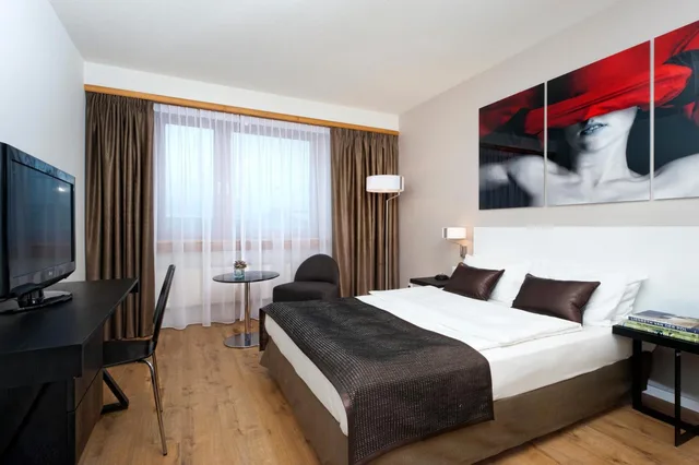 غرفة ثلاثية بسرير كينج وسرير فردي، Wyndham Stuttgart Airport Messe 1/3