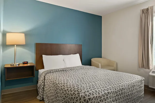 جناح بسرير كوين لذوي الإعاقة، WoodSpring Suites East Lansing - University Area 2/6