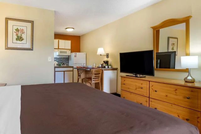 استوديو بسرير كينج، Suburban Studios Albuquerque Uptown 2/4