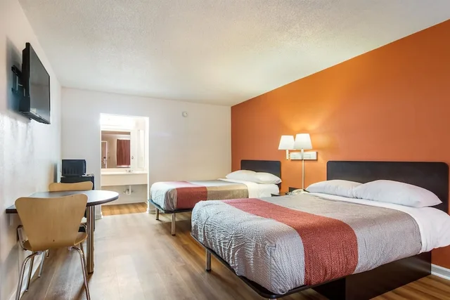 غرفة ديلوكس بسريرين مزدوجين للمدخنين لذوي الإعاقة، Motel6 Warner Robins, GA 1/3