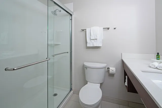 غرفة قياسية بسرير كينج، Holiday Inn Express Hotel Suites Seattle Sea Tac Airport 3/4