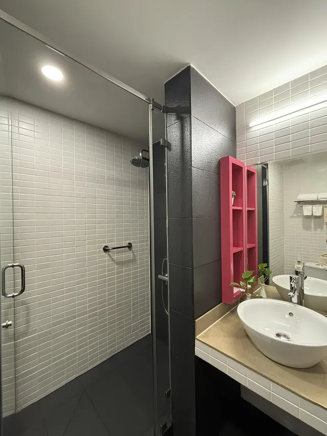 Deluxe, Triple, 1 Double and 1 Single Bed, City View, G8 Center Hotel Saigon 10/10
