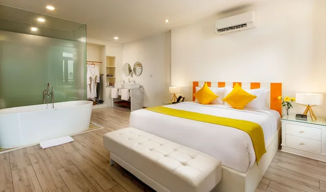 Modern, Chic, Suite, King Bed, Balcony، Jaya Suites Hotel 1/5