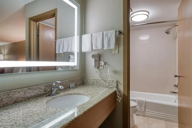 غرفة قياسية بسريرين كوين للمدخنين، Best Western Vicksburg 8/8