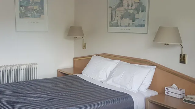 غرفة قياسية بسرير كوين، Moe Parklands Motel 1/3