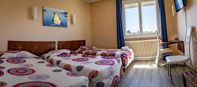 غرفة ثلاثية، HOTEL CHRISTINA 5/10