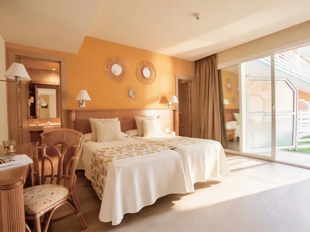 Room, Twin Beds, Murphy Bed, Balcony، Ona Palmira Paguera 3/9