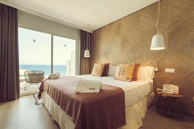 غرفة قياسية بسرير مزدوج بإطلالة على البحر، ICON Valparaiso - Adults Only 2/5