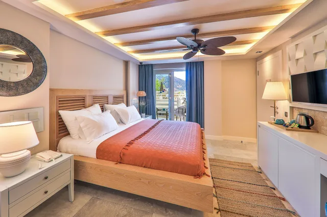 غرفة كلاسيكية بسرير كوين، Kalkan Saray Suites Hotel 8/10