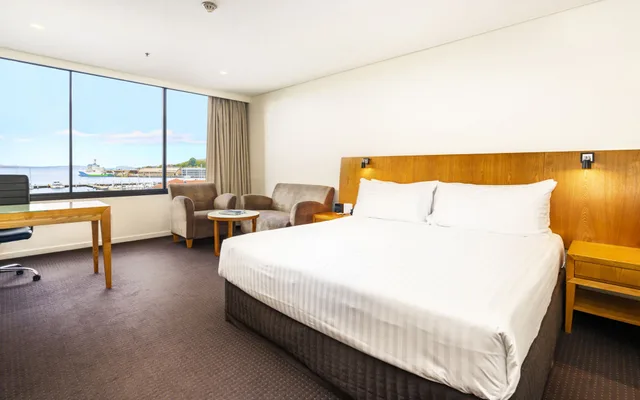 غرفة قياسية بسرير كينج بإطلالة على المرفأ، Hotel Grand Chancellor Hobart 1/5