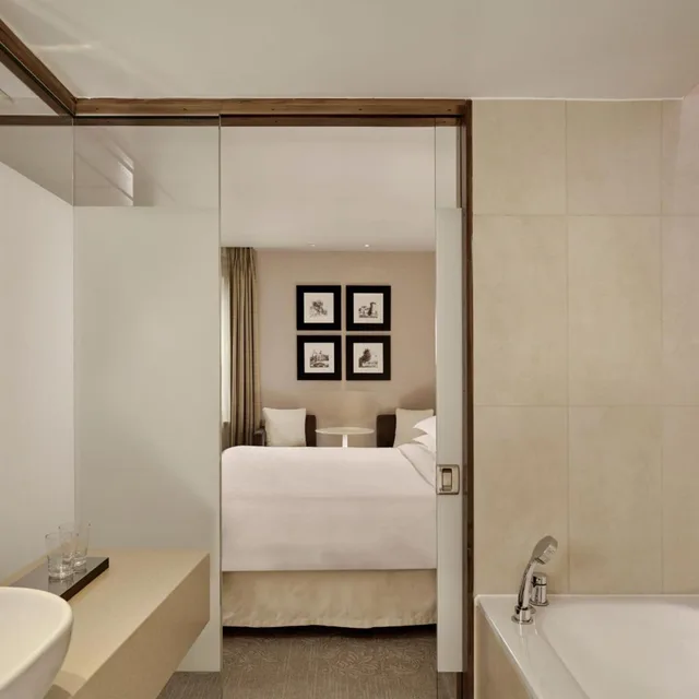 Castle, Club, King Bed, Club Lounge Access، Sheraton Grand Hotel And Spa 6/6