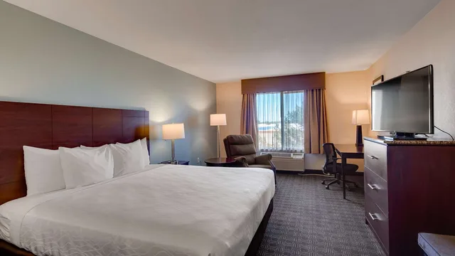 Room, King Bed, Best Western Plus Gateway Inn & Suites 2/9