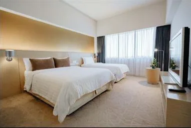 غرفة ديلوكس ثلاثية بسرير كوين وسرير فردي، Raia Hotel Kota Kinabalu 1/1