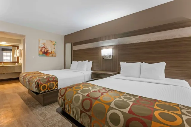 غرفة قياسية بسريرين كوين، Best Western Desert Inn 1/5
